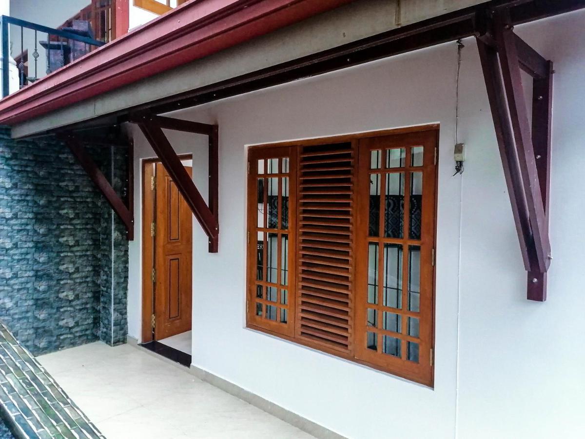 Hotel White House Ratnapura Exterior photo