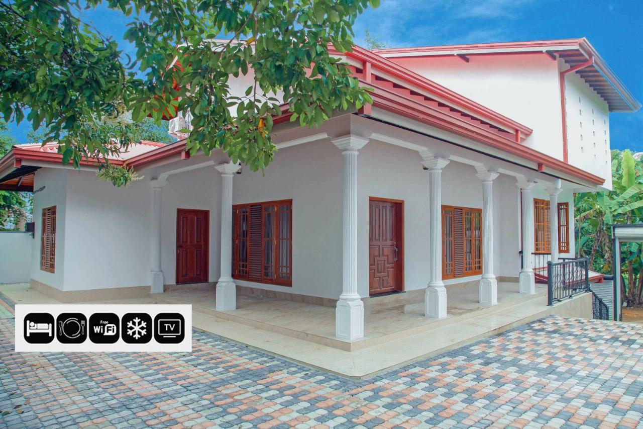 Hotel White House Ratnapura Exterior photo
